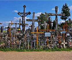 Colina de las cruces, en Lituania