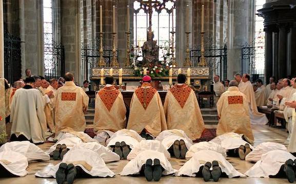 Los nuevos sacerdotes afirman su identidad: nada de ocultarse, «asumimos claramente quiénes somos»