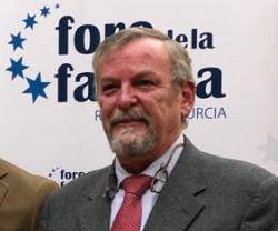 Ignacio García-Juliá, presidente del Foro de la Familia, señala que muchos políticos ya ni se molestan en hacer promesas en campaña a la familia