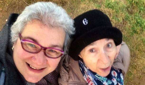 Elena y su madre con Alzheimer: «El Señor me la pone como compañía para ayudarme a elevar la mirada»