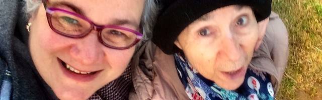 Elena y su madre con Alzheimer: «El Señor me la pone como compañía para ayudarme a elevar la mirada»