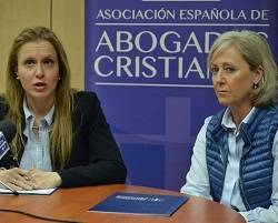 Polonia Castellanos, presidenta de la Asociación de Abogados Cristianos (izquierda) y Elena Lorenzo (derecha), coach perseguida por el lobby LGTB