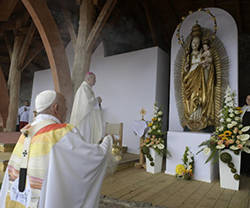El Papa Francisco ante Nuestra Señoras de Sumuleu-Ciuc
