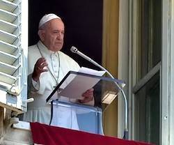 Corpus Christi invita al «asombro» por la Eucaristía: «No comulguemos rutinariamente», pide el Papa
