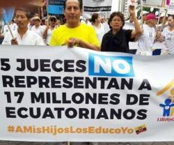 Decenas de miles de ecuatorianos protestan frente a la sentencia de jueces activistas anti-familia
