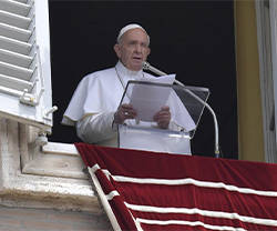 El Papa Francisco en el Ángelus: «La misión no es proselitismo, sino anuncio y testimonio»