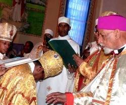 Consagración en 2012 de un nuevo obispo católico eritreo - todos los católicos de Eritrea, unos 140.000, son de rito oriental