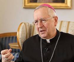 Monseñor Gadecki es arzobispo de Poznan desde 2002 y presidente de la conferencia episcopal desde 2014.