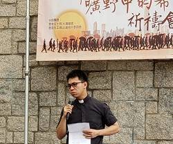 El padre Cheung, salesiano, se dirigió a los jóvenes manifestantes en Hong Kong antes de la gran marcha del 18 de agosto