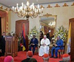Francisco en la recepción con las autoridades de Isla Mauricio y su cuerpo diplomático