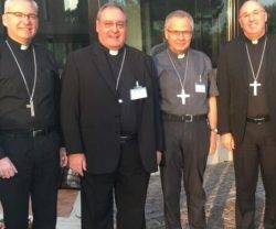De izquierda a derecha, Chico Martínez, de Cartagena, Gil Tamayo, de Ávila, Planelles, de Tarragona, y Orozco, de Guádix, cuatro de los obispos novatos en Roma