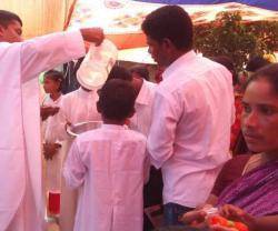 Se bautiza media aldea de etnia santal en BanglaDesh: un fenómeno de fe en aumento