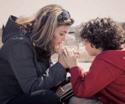Grupos de madres que se reúnen a rezar por sus hijos: Mothers Prayers llega a la diócesis de Cádiz