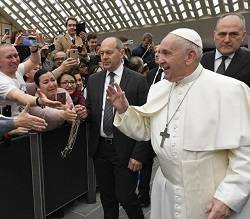 El Papa recordó a los náufragos de hoy al recordar a San Pablo en sus viajes / Vatican Media