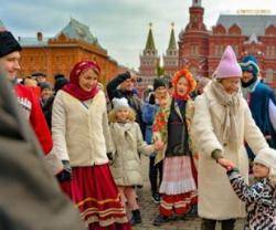 La Navidad en Rusia es una fiesta popular en calles y hogares, pero pocos van a los servicios religiosos