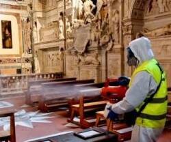 Italia recupera la misa con feligreses el 18 de mayo: obligatorio llevar mascarilla y repartir gel