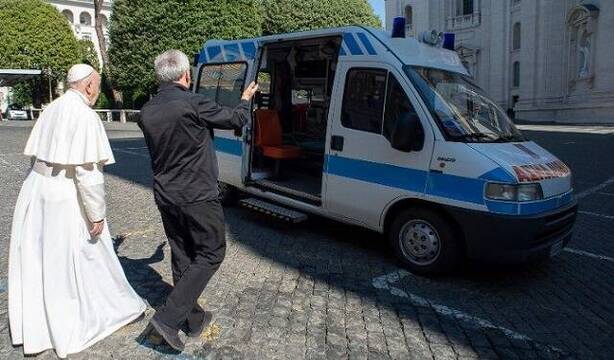 Para los pobres invisibles, la Limosnería vaticana tiene ahora su propia ambulancia