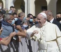 El Papa reanuda las audiencias con fieles, aunque limitados, y saca conclusiones de la pandemia