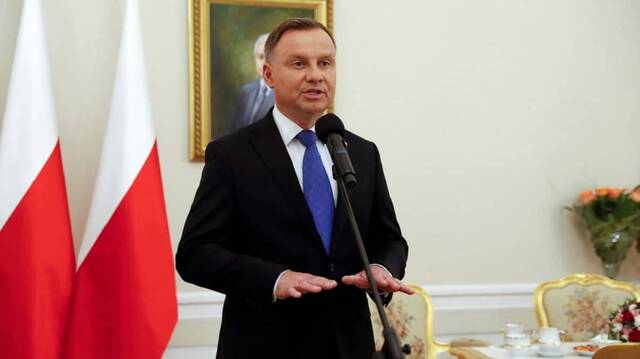 El presidente de Polonia llama «enemigos del cristianismo» a los artistas que profanan la Eucaristía