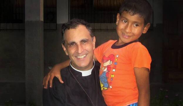 El Páter Doñoro y la Providencia con sus «niños crucificados»: «Llegan ayudas difíciles de explicar»