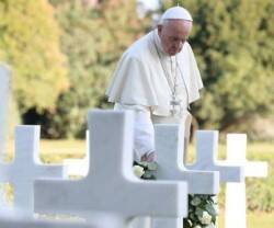 Fieles Difuntos con indulgencia todo noviembre: el Papa pide orar por los que murieron solos