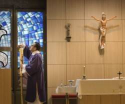 Los capellanes de tanatorio van desplazando a los funerales en parroquias: habla un diácono
