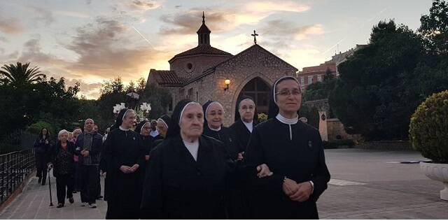 Las religiosas Madres de Desamparados en el santuario de San José de la Montaña de Barcelona quieren proteger este espacio verde para sus niños tutelados