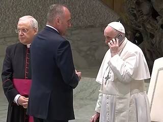 Insólita llamada telefónica al Papa