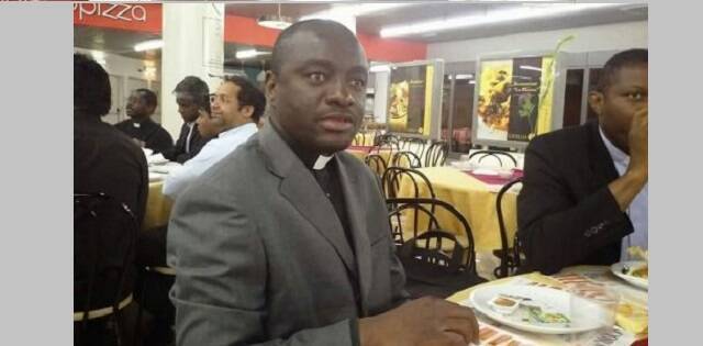 El vicario general de Mamfé, el padre Agbor, en una foto difundida por agencias