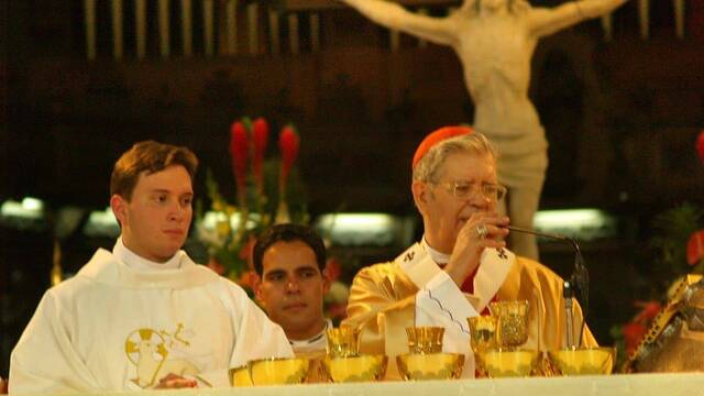 El cardenal Urosa y el padre Christian Díaz Yepes.