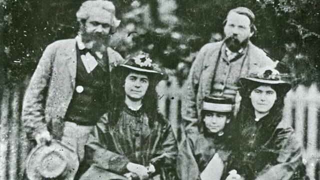 Marx y sus hijas, con Engels.