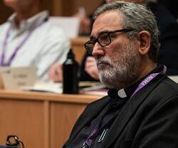 El jesuita español Juan Antonio Guerrero intenta poner orden en las cuentas vaticanas y en el Óbolo de San Pedro, que cada vez recauda menos