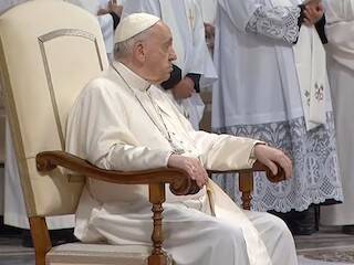 ¿Qué le pasa al Papa en la rodilla?