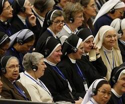 Superioras de distintas congregaciones reunidas... el reto de la Iglesia, la unidad en la diversidad de dones