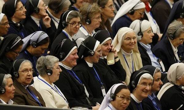 Superioras de distintas congregaciones reunidas... el reto de la Iglesia, la unidad en la diversidad de dones