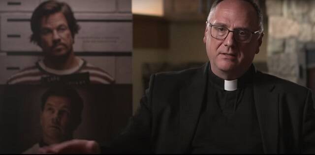 El padre Bart Tolleson fue amigo del padre Stu en sus 7 años de sacerdote, y tiene buena opinión de la película