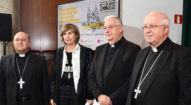 El arzobispo Barrio, el obispo auxiliar Prieto, Gustavo RIveiro y Nava Castro