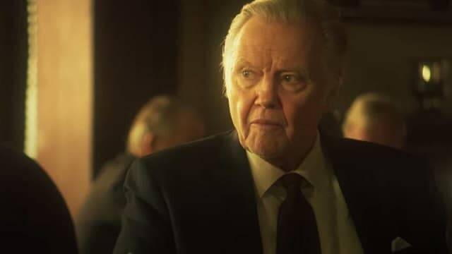 El ganador de un Oscar, John Voight, ejerce en la película como el juez Warren Burger.