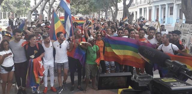 Cuba, en brazos del lobby gay: camino de aprobar el matrimonio homosexual y los vientres de alquiler
