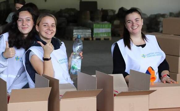 Jóvenes voluntarias en Cáritas Ucrania en 2022