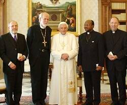 Benedicto XVI con una delegación internacional de líderes luteranos en 2005