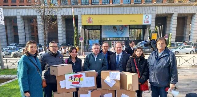 Concapa y Familias Numerosas en diciembre presentaron 20.000 firmas contra la ley de Familias del PSOE-Podemos