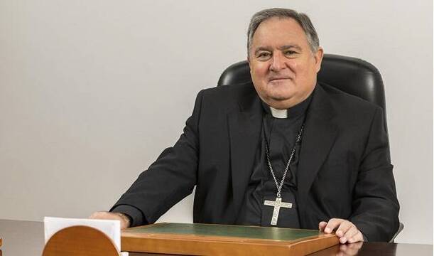 José Mazuelos, obispo de Canarias, fue médico antes que cura y habla de las mentiras del aborto y la eutanasia