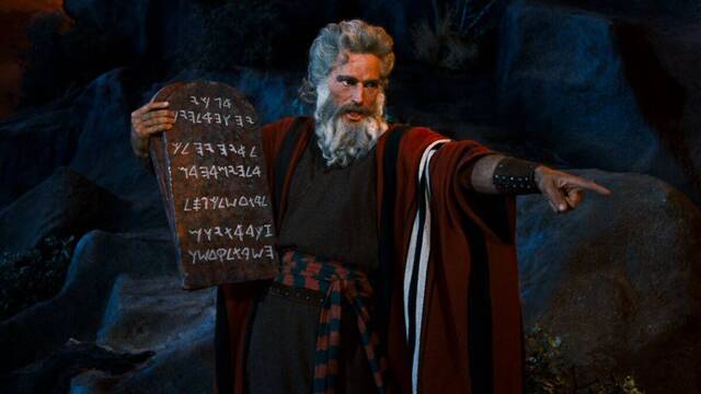 Moisés (Charlton Heston) en 'Los Diez Mandamientos'.