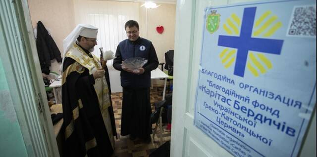 El arzobispo Shevchuk bendice los nuevos locales de Caritas en Berdichev, la ciudad ecuménica de Vasili Grossman