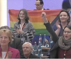 Delegados del Camino Sinodal Alemán el 11 de marzo de 2023 aprueban un texto sobre identidad de género