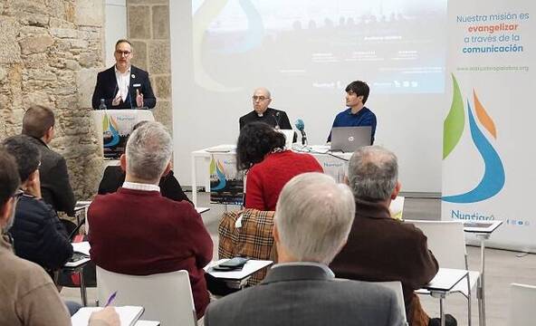 Presentación de Nuntiare en Santiago de Compostela, un evento de Biblia, música, oratoria y evangelización