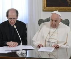 El Papa Francisco y monseñor Paolo Braida. 