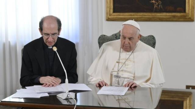 El Papa Francisco y monseñor Paolo Braida. 
