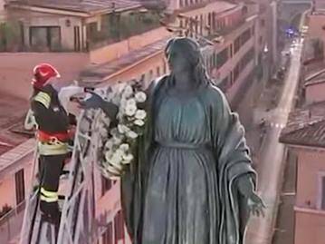 Saludo de vértigo del bombero a la Virgen